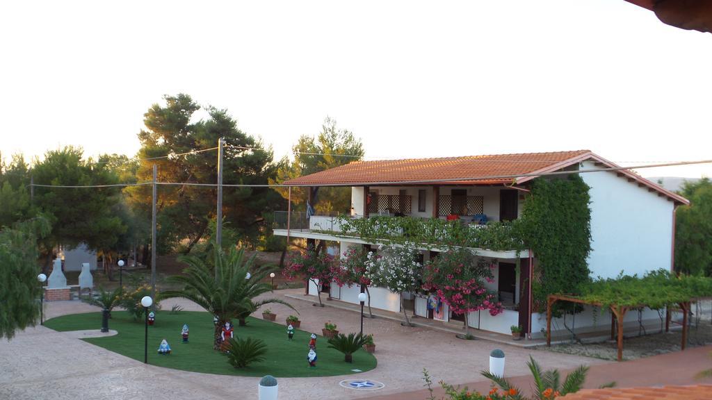Camping Villaggio Riviera Foce Varano Exteriör bild