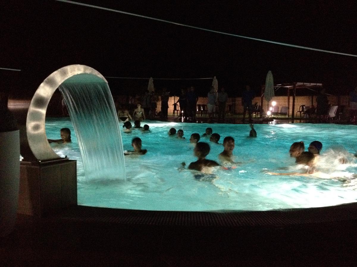 Camping Villaggio Riviera Foce Varano Exteriör bild